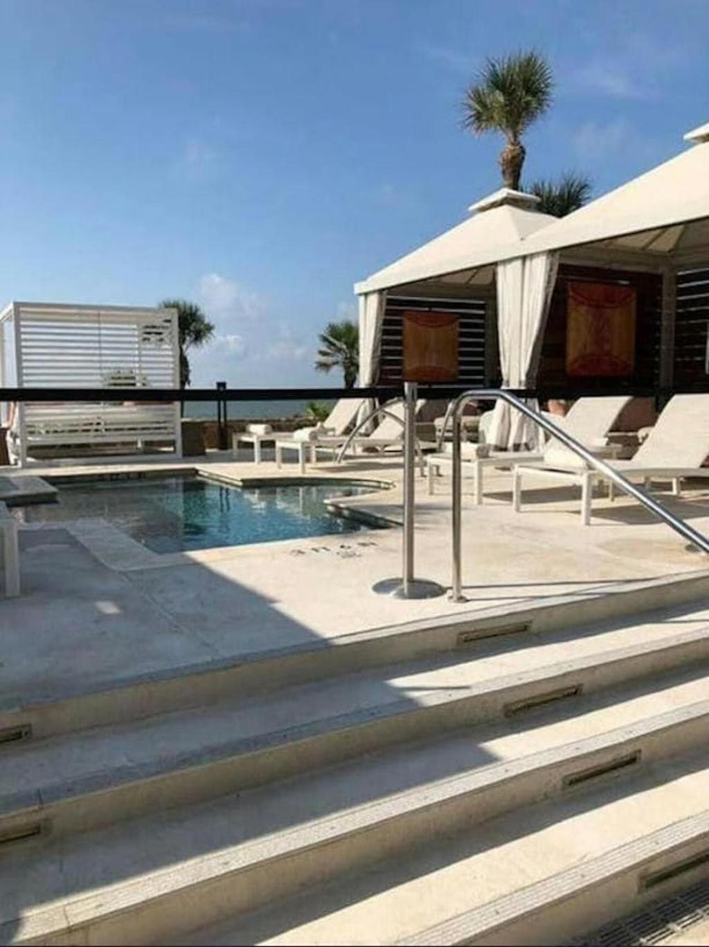 Newly Renovated San Luis Luxury Apartment Galveston